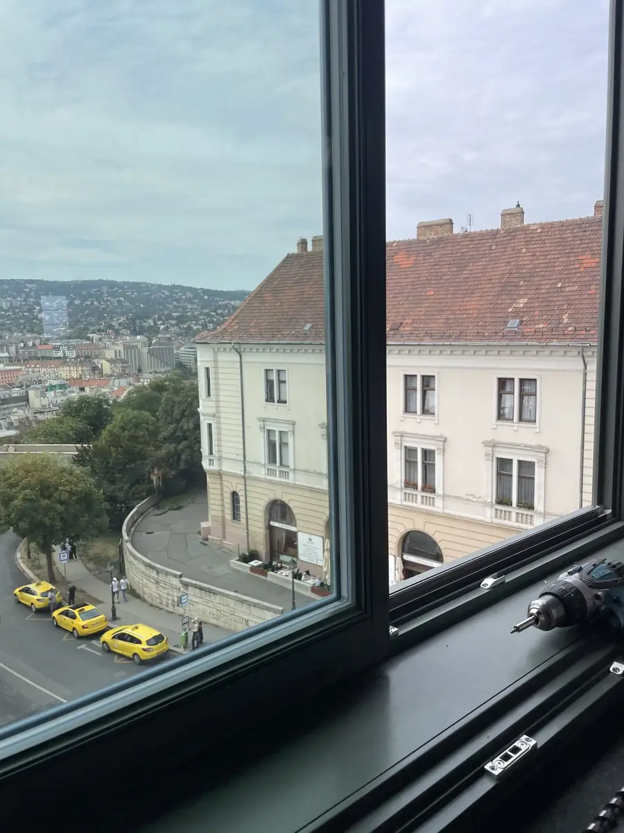 Műemléki ablak felújítás előtte-utána