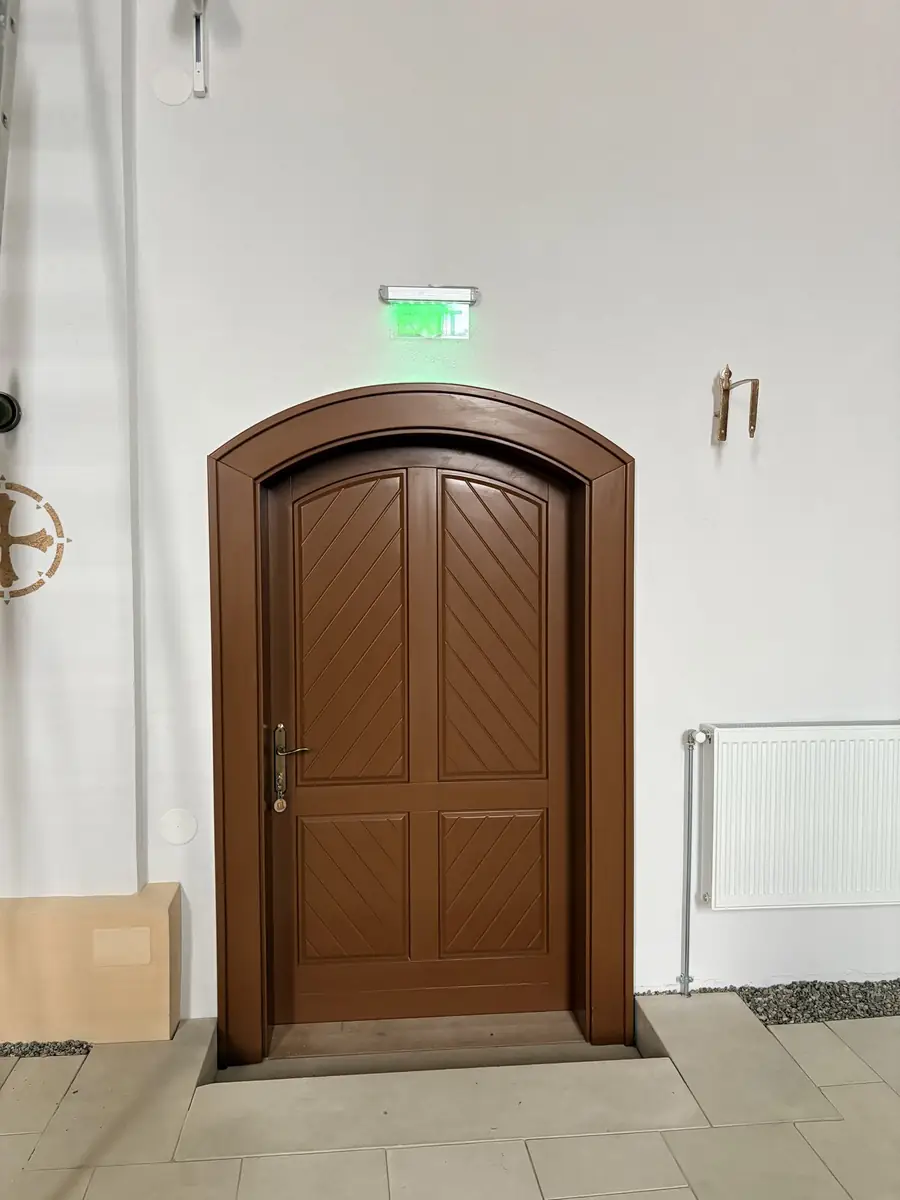 Boltíves Kazettás Fa Belső Ajtó
