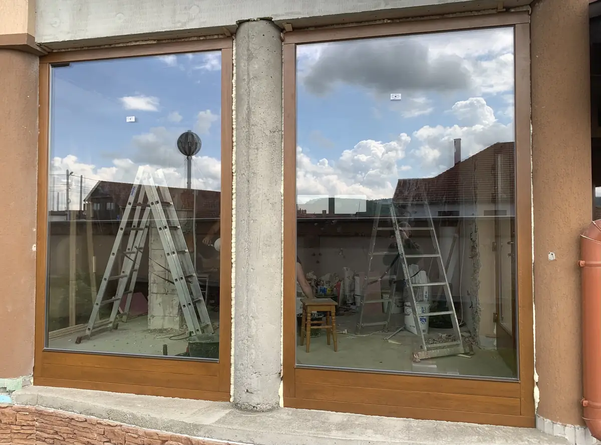 Nagyfelületű Fa Üvegfal és Ablakrendszer